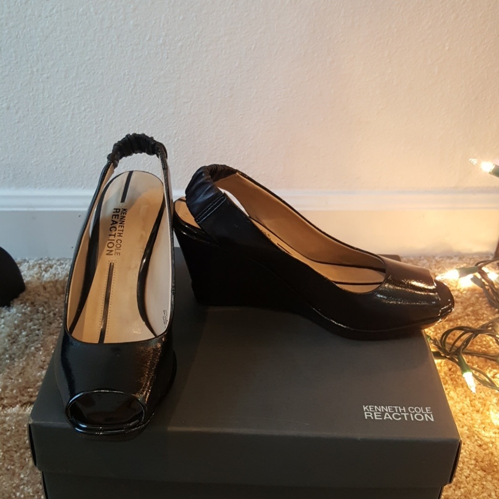 KENNETH COLE REACTION peep toe sling back wedge.